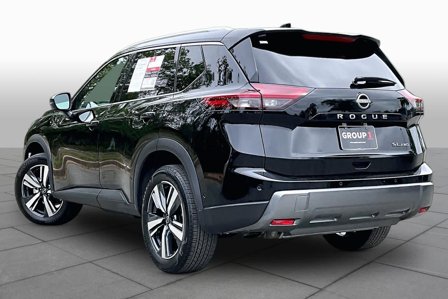 Used 2026 Super Black Nissan SL image 12