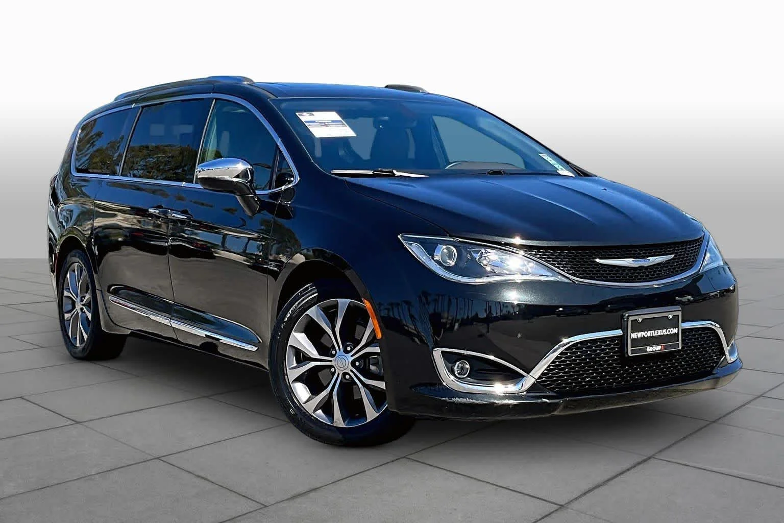 Used 2018 Chrysler Pacifica Limited with VIN 2C4RC1GG2JR155132 for sale in Newport Beach, CA