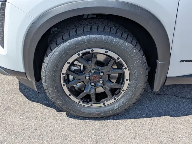 New 2026 Everest White Pearl TriCoat / Super Black Two-tone Nissan Rock Creek® image 4