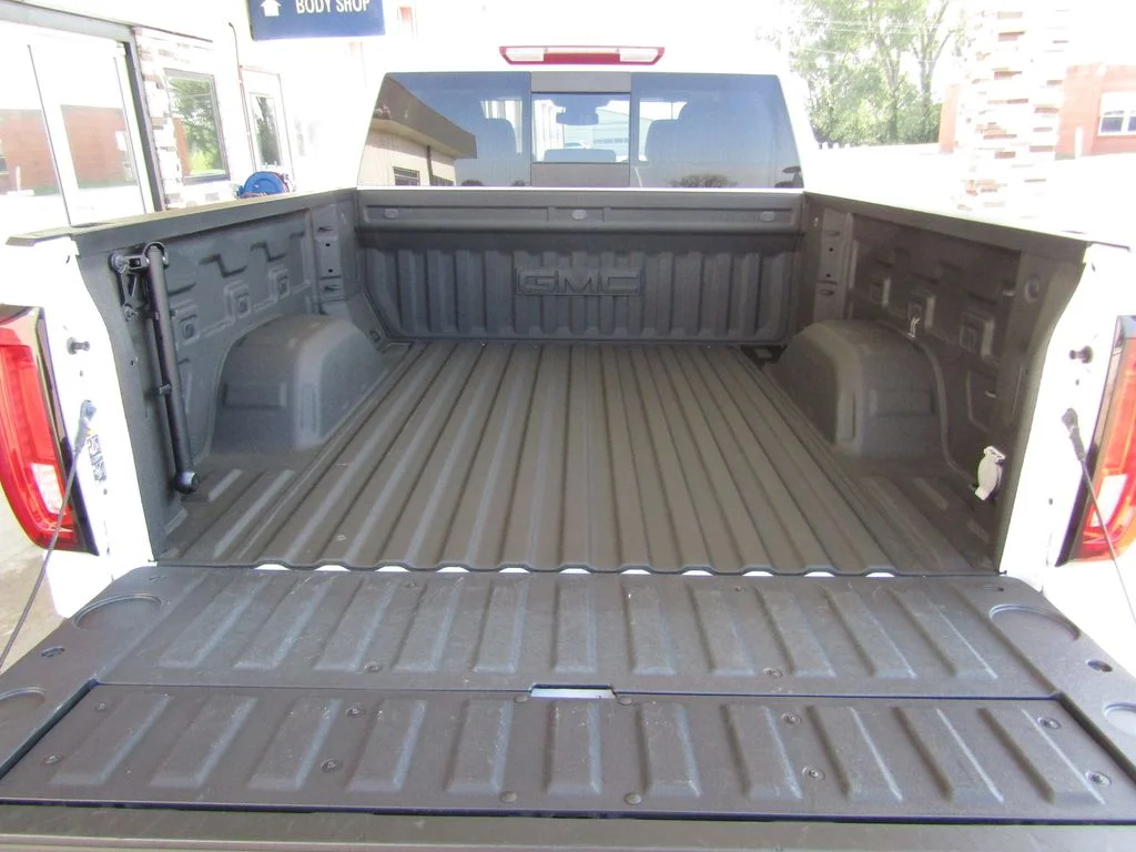 Used 2024 White GMC SLT image 25