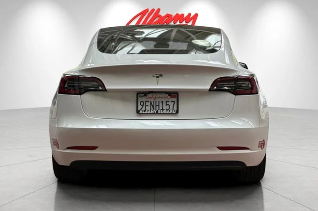 Used 2023  Tesla Base image 5
