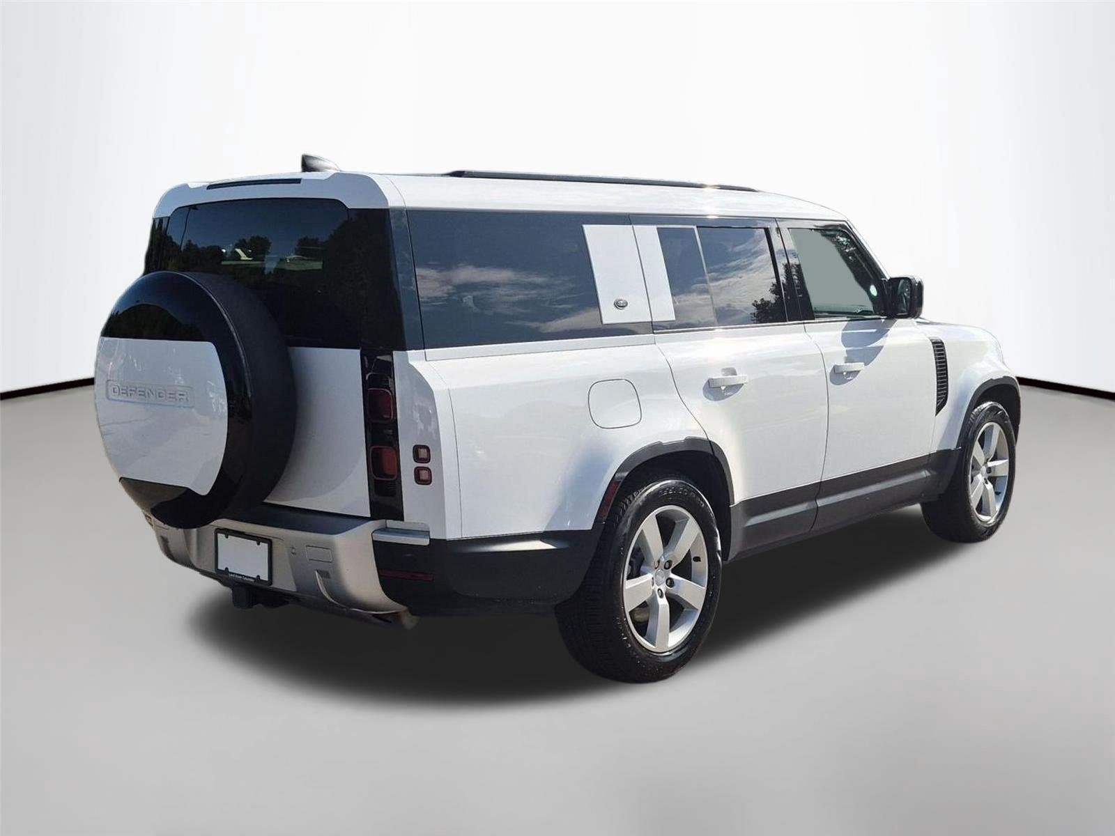 Used 2024 Fuji White Land Rover S image 5
