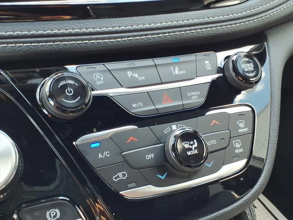2026 Chrysler Pacifica Limited - Photo 12