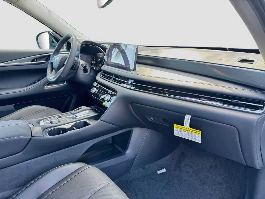 New 2027 White INFINITI LUXE image 32