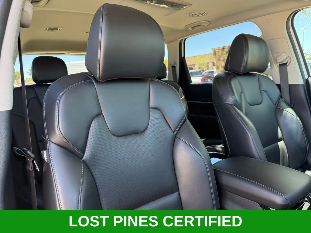 Used 2025 White Kia S image 27