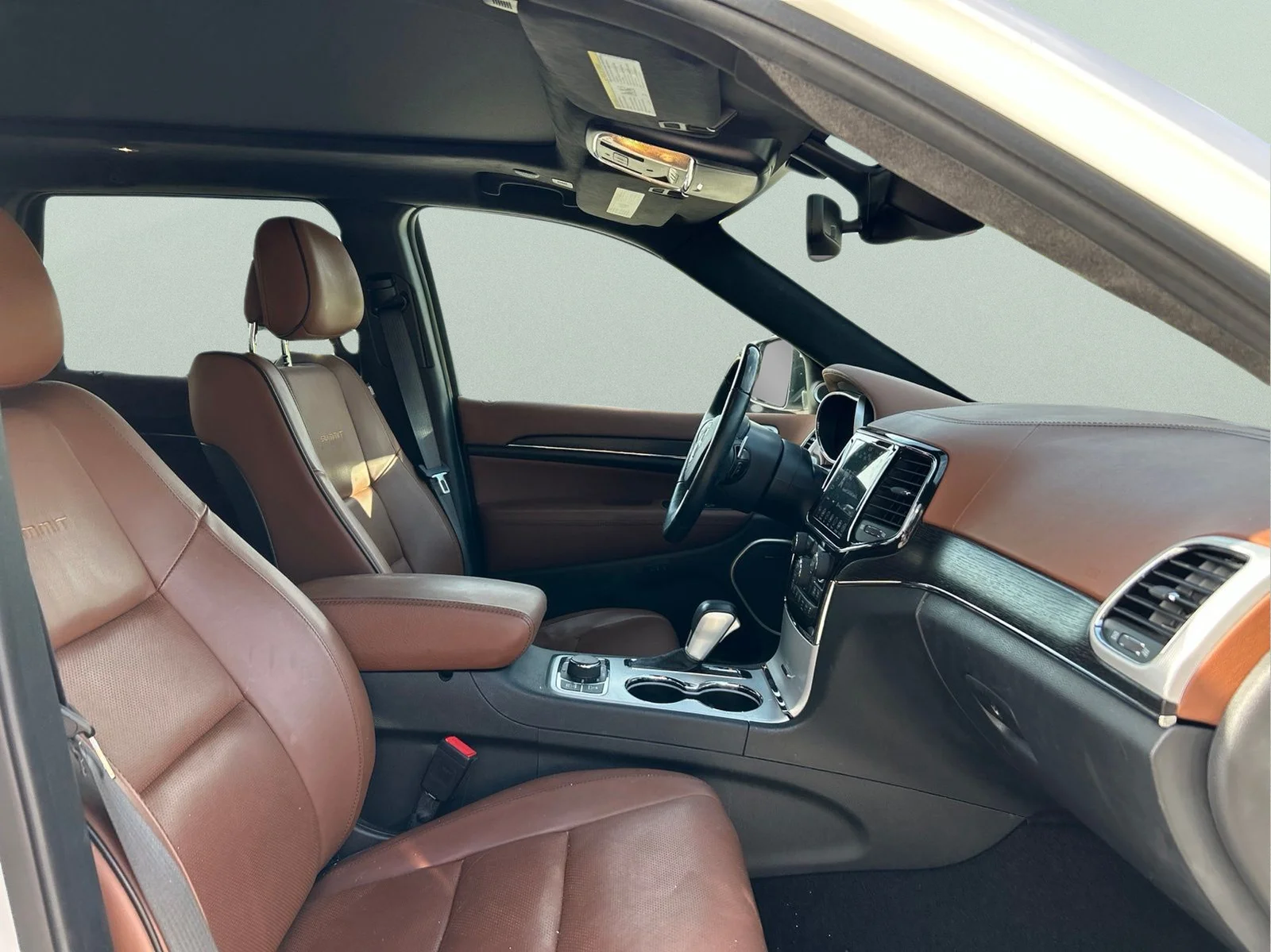 Used 2021 Ivory Jeep Summit image 12