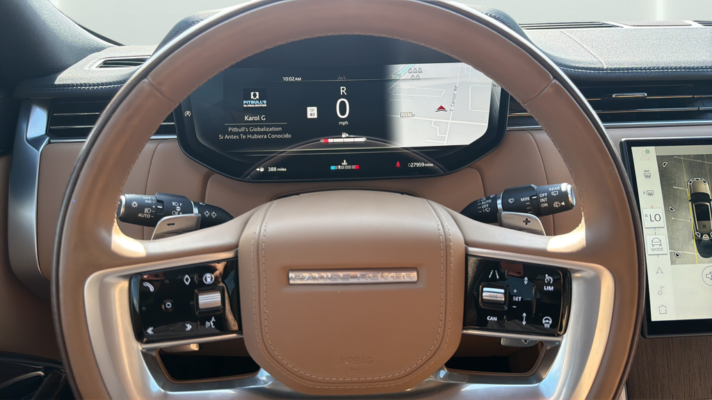 Used 2025 White Land Rover SE image 25