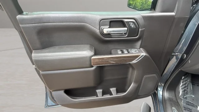 Used 2019 Gray Chevrolet RST image 17