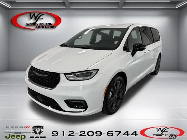 New 2026 Bright White Clear-Coat Exterior Paint Chrysler Select image 1
