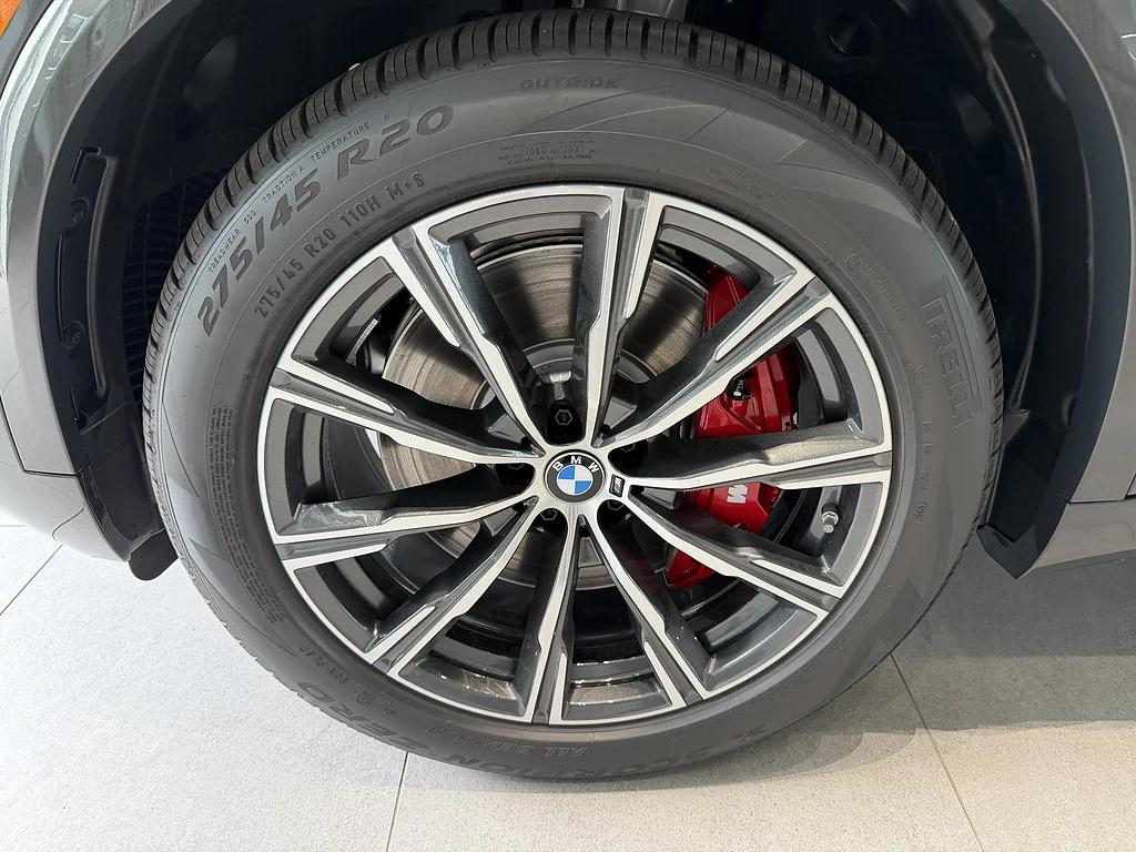 New 2026 Dravit Grey Metallic BMW xDrive50e image 8