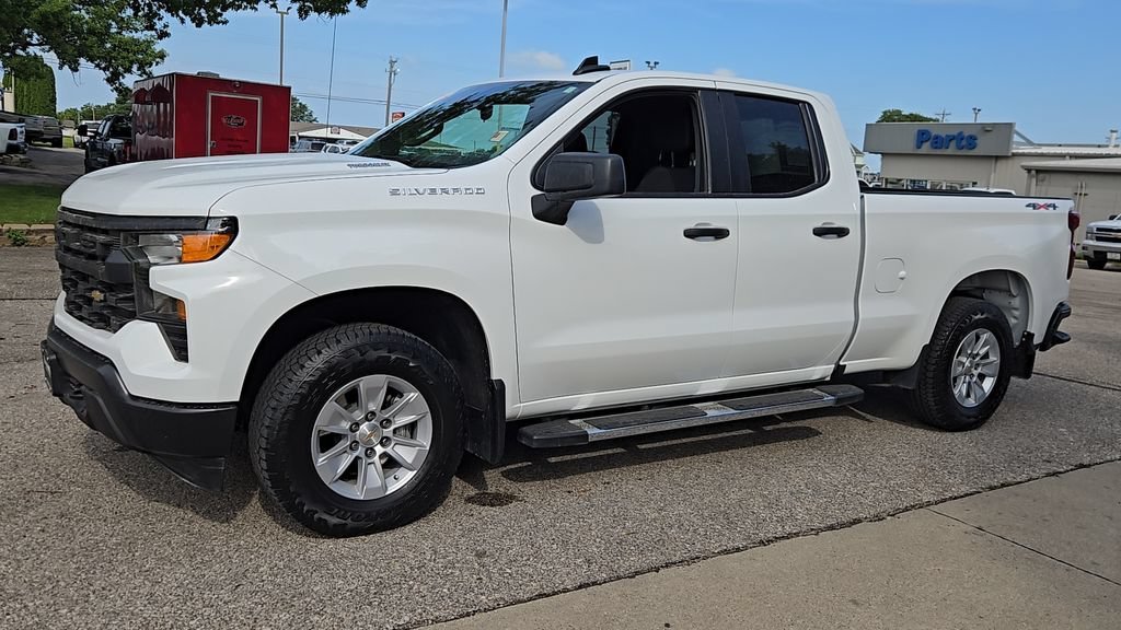 Used 2025 Summit White Chevrolet WT image 4