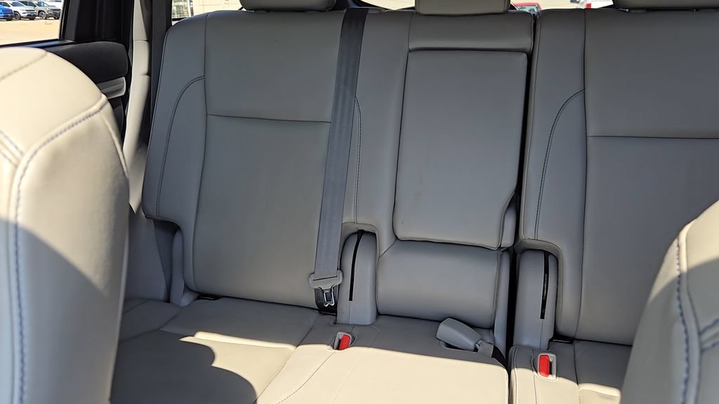 Used 2019 Celestial Silver Metallic Toyota SE image 13