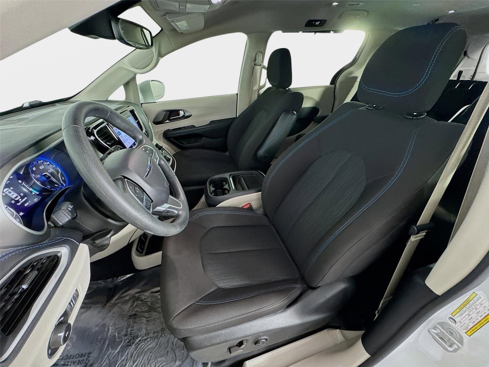 Used 2021 Bright White Clearcoat Chrysler Touring image 11