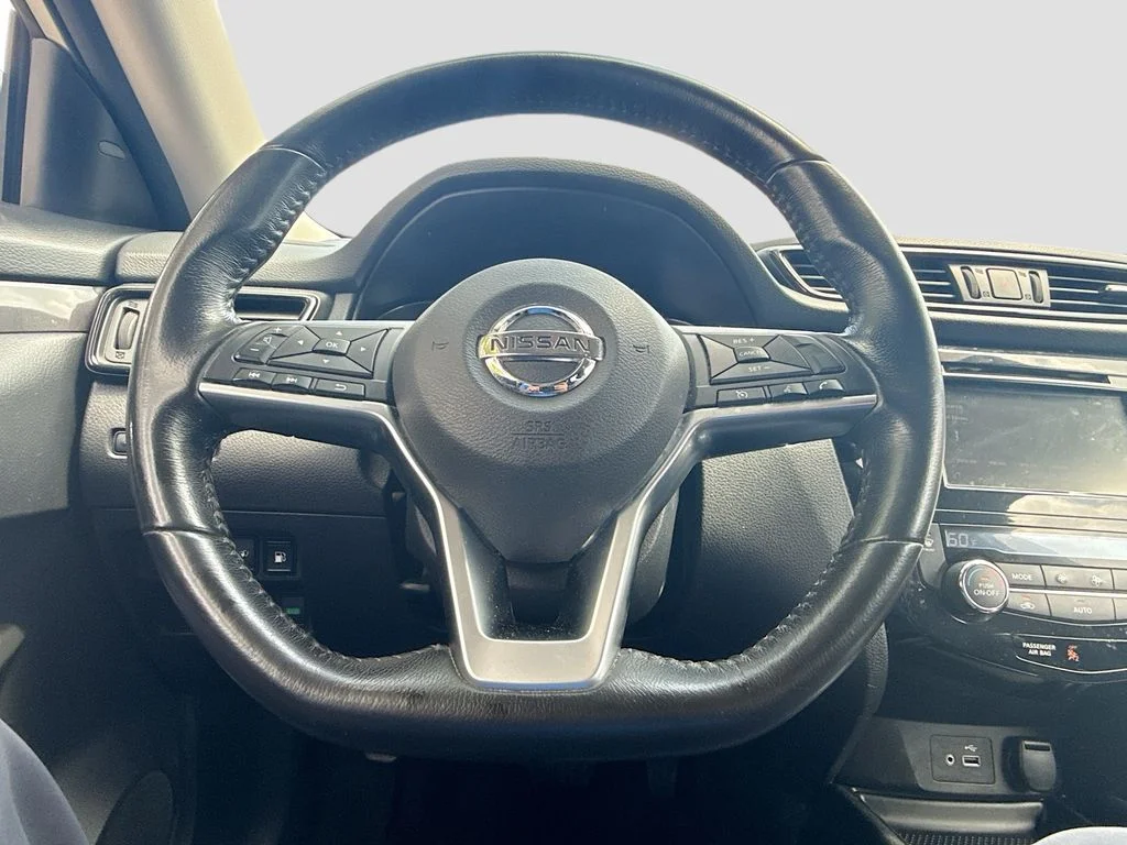 Used 2019 Silver Nissan SV image 11