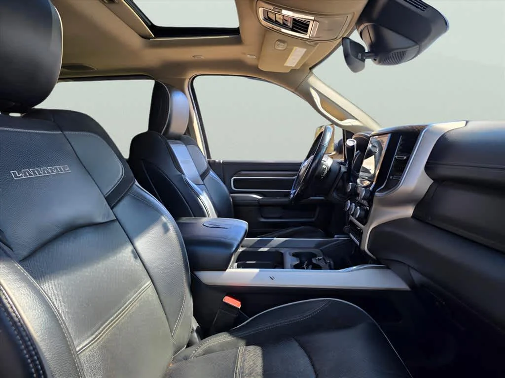Used 2019 Diamond Black Crystal Pearlcoat Ram Laramie image 23