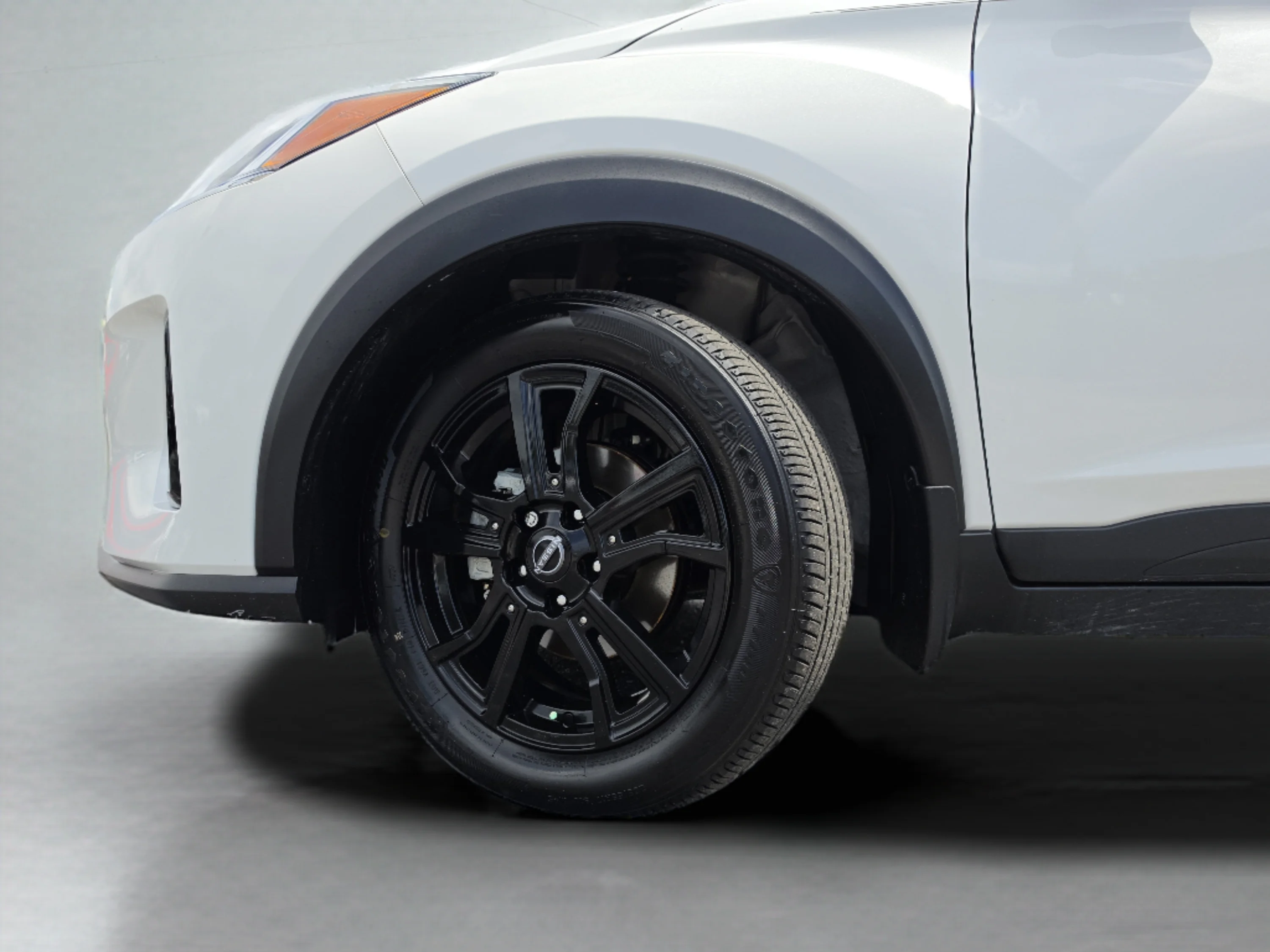 Used 2023 Aspen White Tricoat Nissan SV image 37