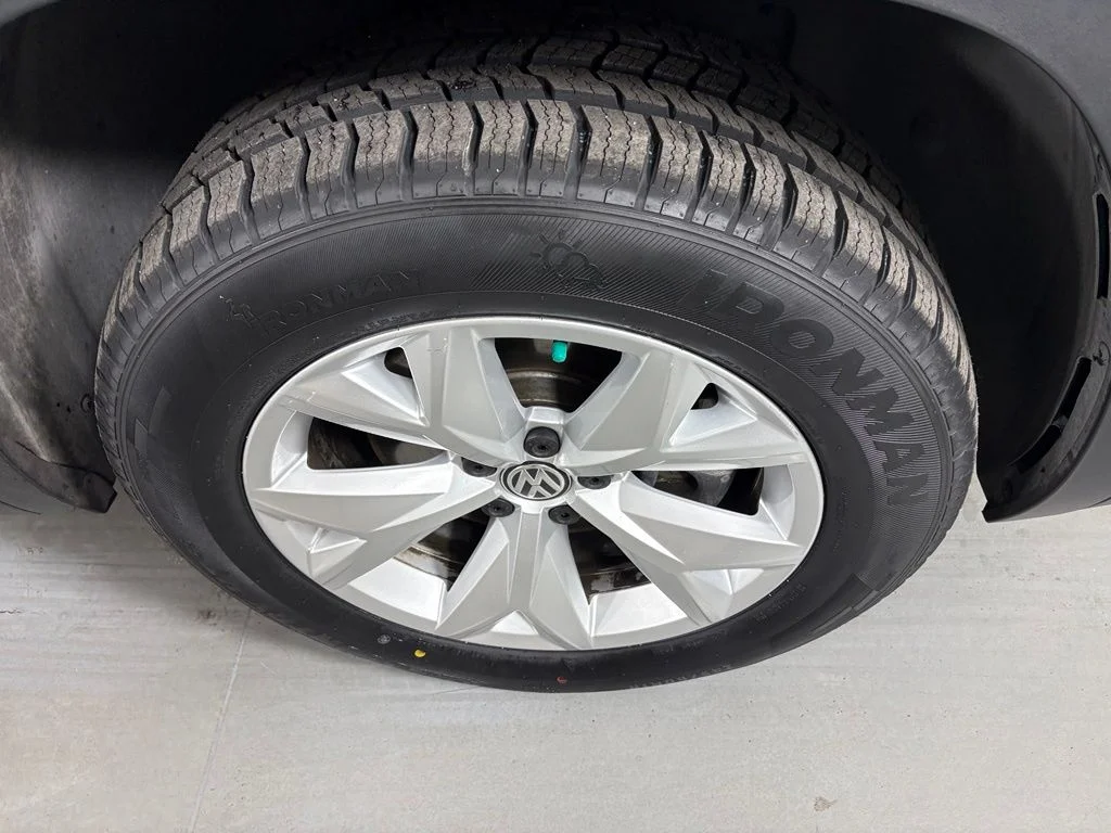 Used 2019 Black Volkswagen 3.6L V6 SE image 13