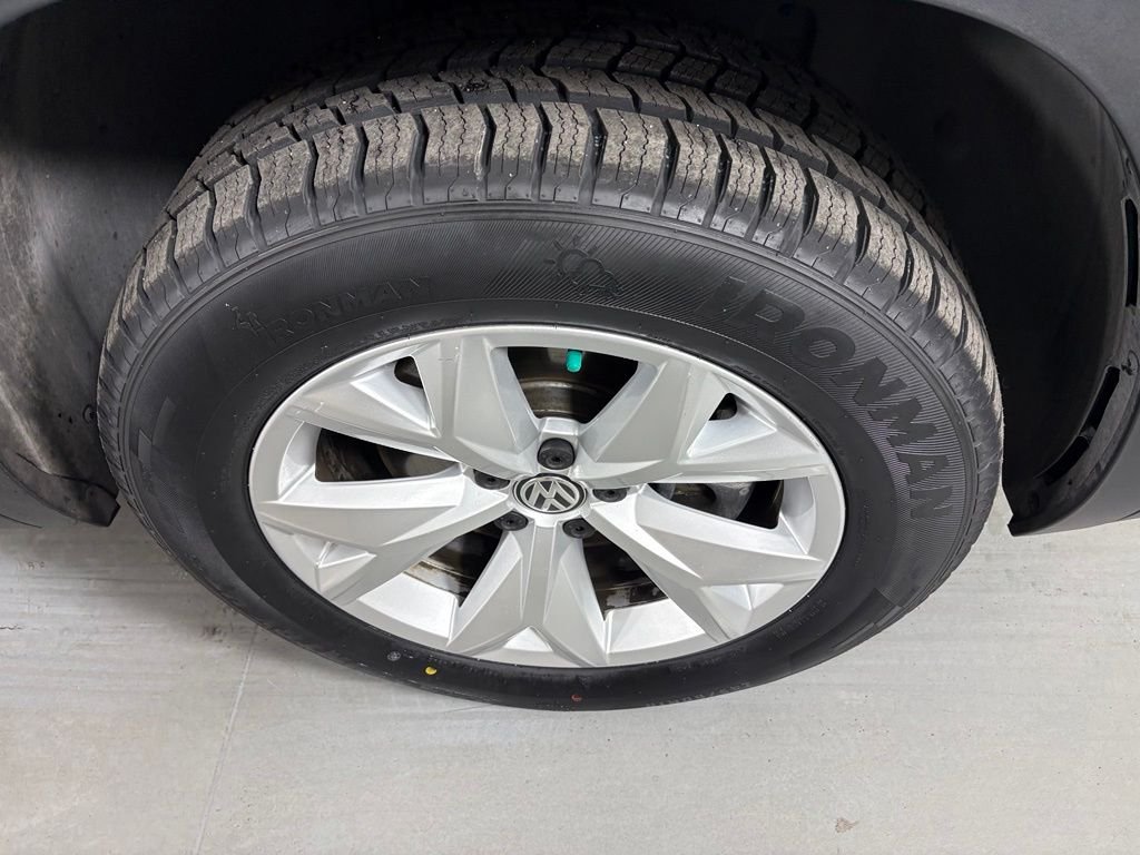 Used 2019 Black Volkswagen 3.6L V6 SE image 13