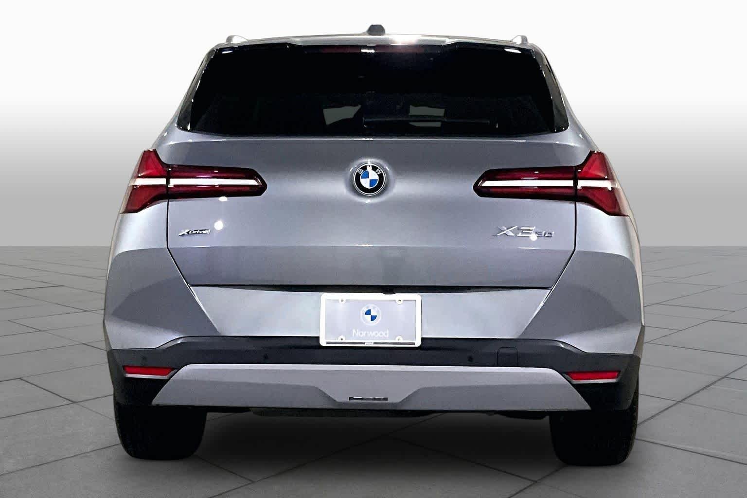 Used 2026 Skyscraper Grey Metallic BMW 30 xDrive image 4