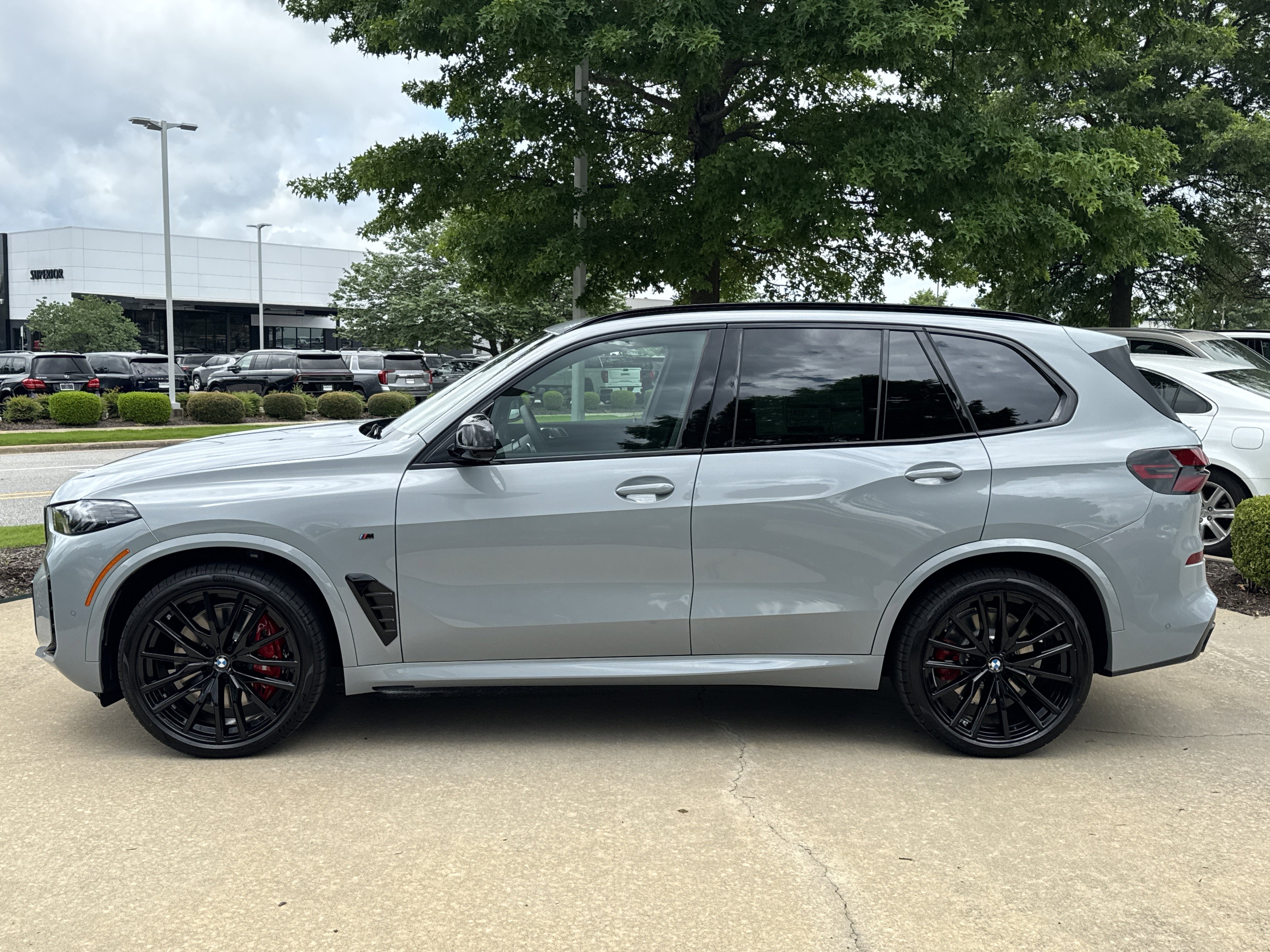 New 2026 BROOKLYN GREY BMW M60i image 2