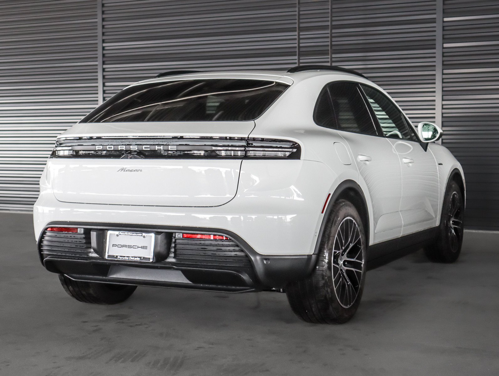 2026 Porsche Macan Base - Photo 10
