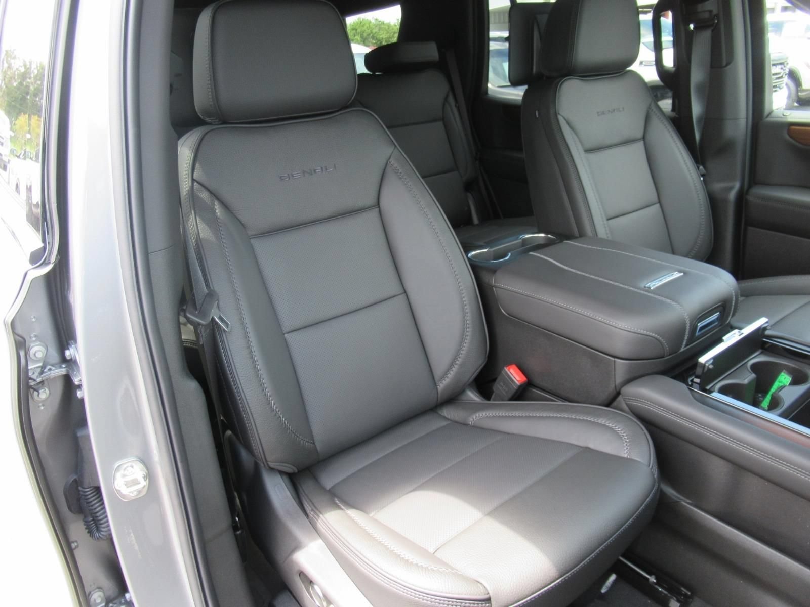 2026 GMC Yukon Denali - Photo 9