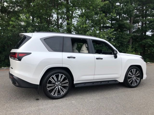 New 2026 Eminent White Pearl Lexus  600 LUXURY image 3