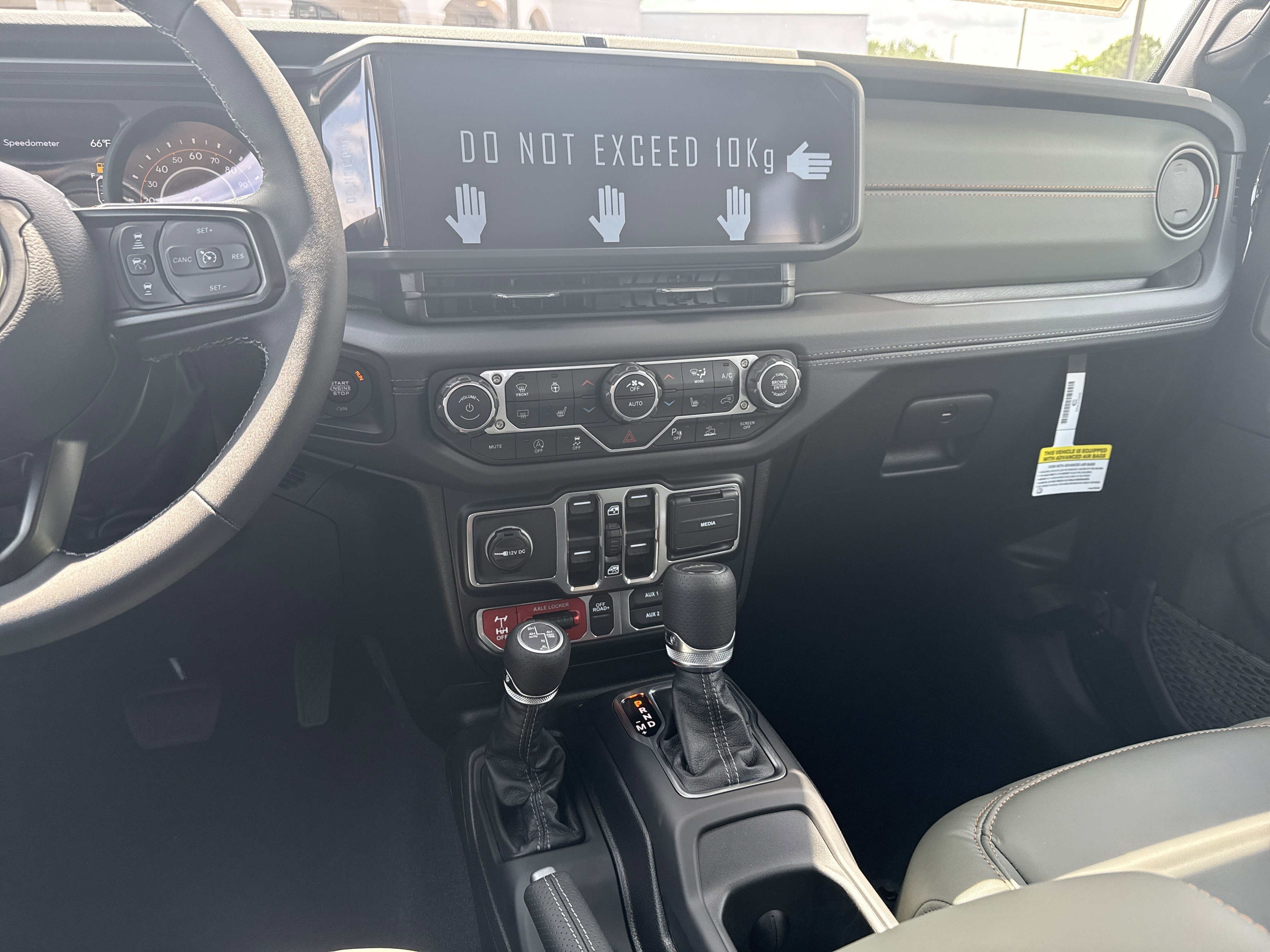 New 2026 Black Clear-Coat Exterior Paint Jeep Mojave X image 28