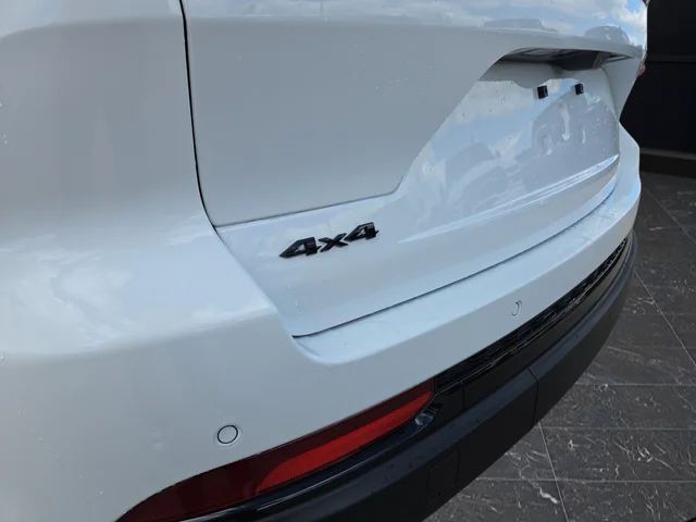 New 2025 Bright White Clear-Coat Exterior Paint Jeep Altitude X image 37