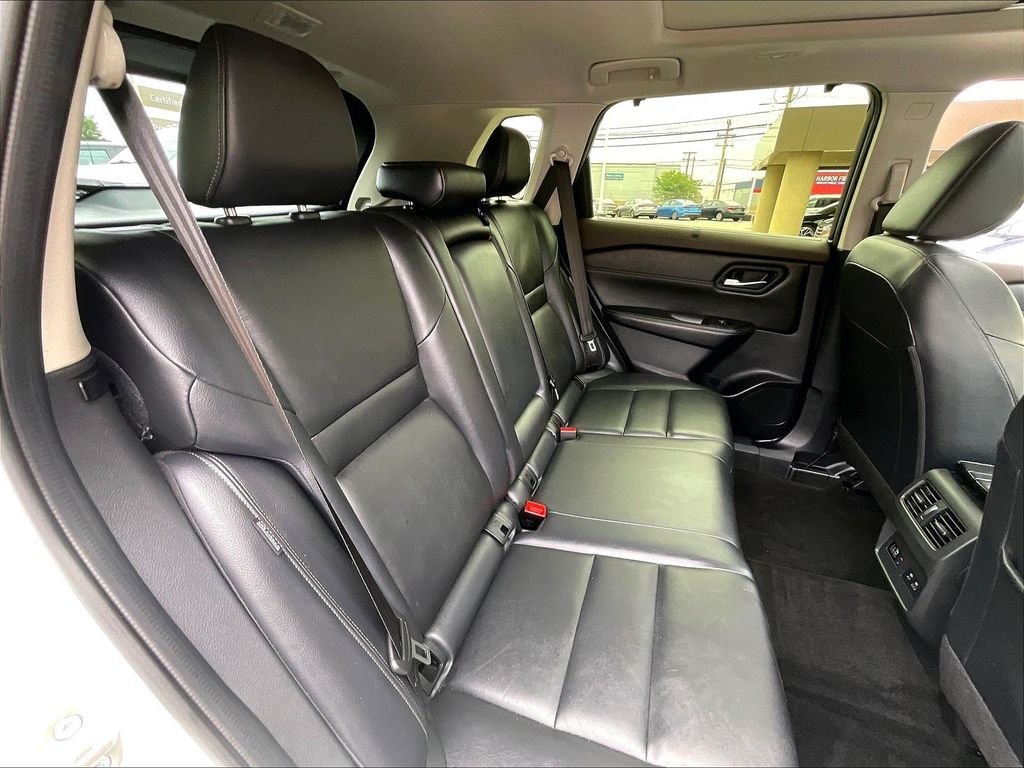 Used 2023 Pearl White Tricoat/Super Black Nissan SL image 16