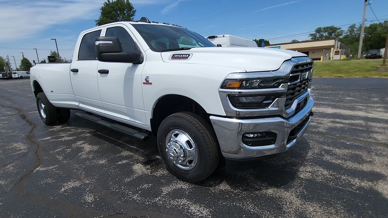 New 2026 Bright White Clear-Coat Exterior Paint RAM Tradesman image 2