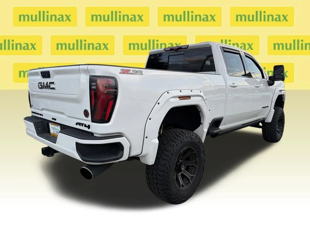 Used 2025 White GMC AT4 image 11