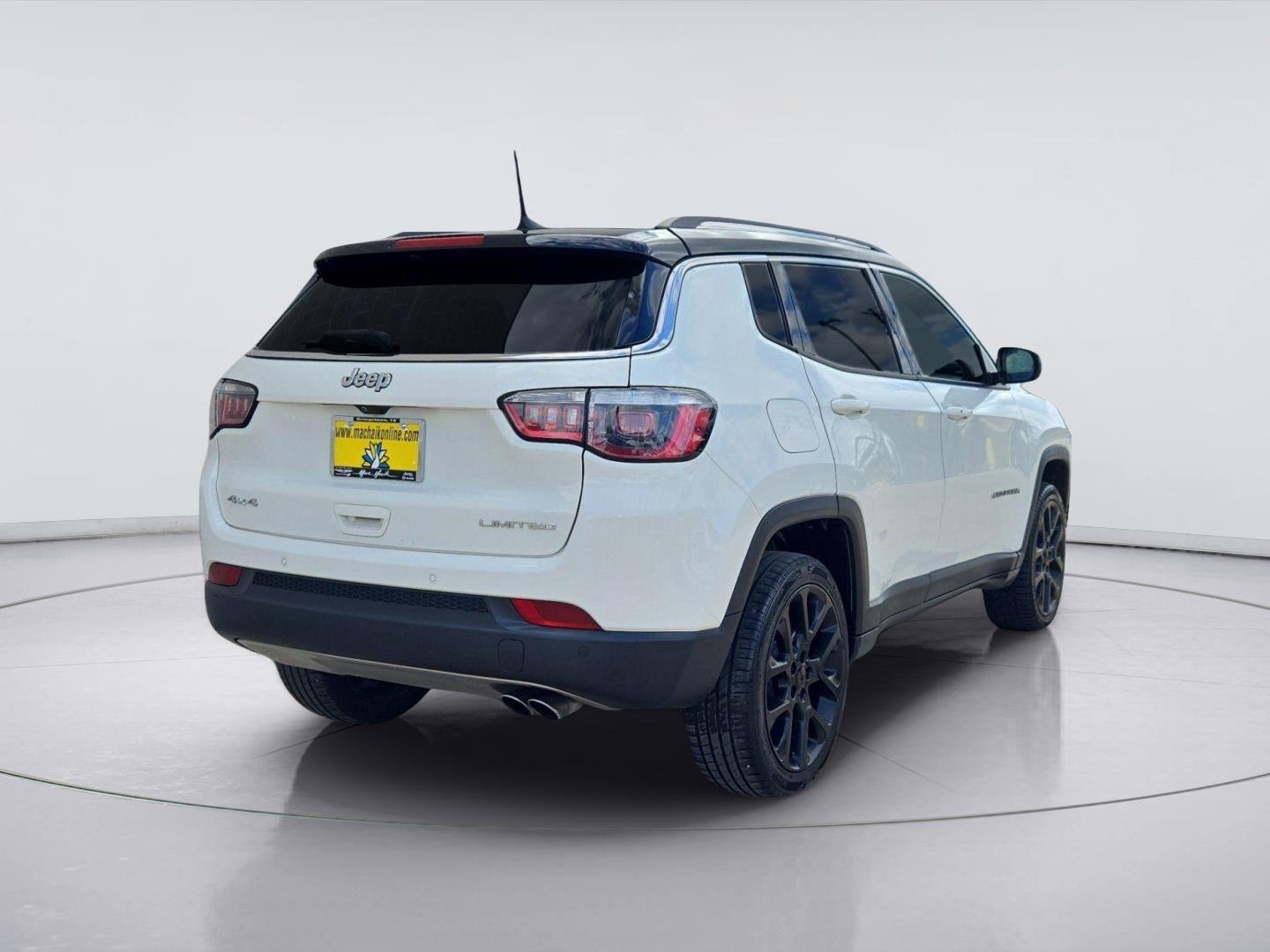 Used 2018 White Clearcoat Jeep Limited image 5