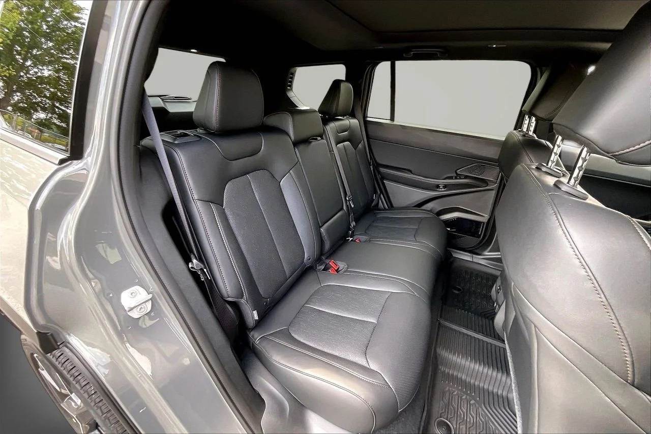 New 2026 Sting-Gray Clear-Coat Exterior Paint Jeep Overland image 20
