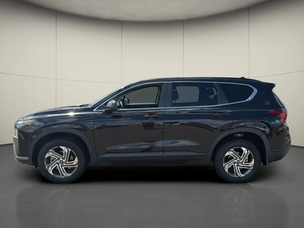 Used 2023 Black Hyundai SE image 4