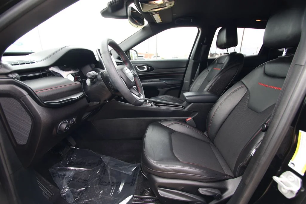 Used 2025 Black Jeep Trailhawk image 6