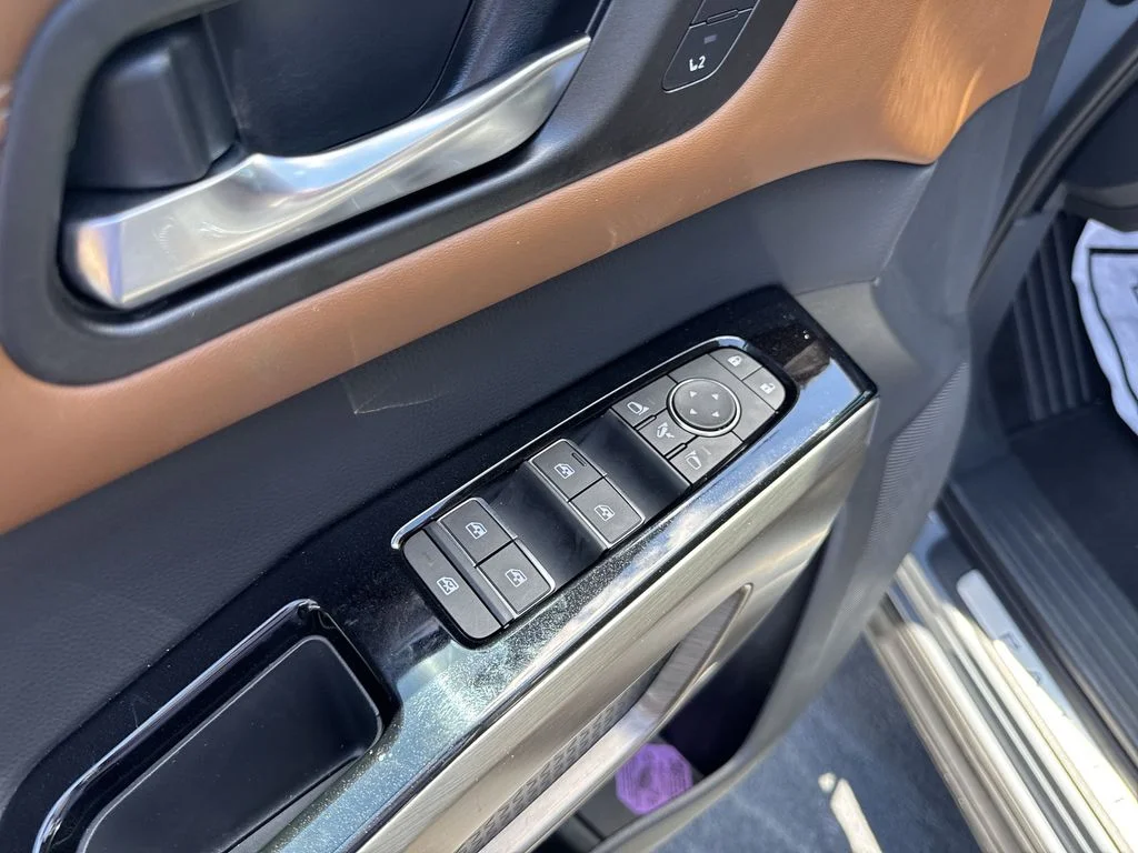 Used 2025 Gray Nissan Platinum image 13