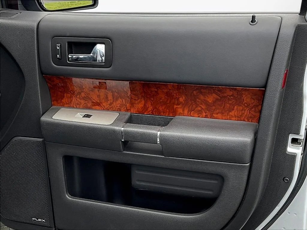 Used 2012 Silver Ford Limited image 29