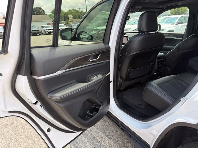 New 2026 White Jeep Altitude image 10