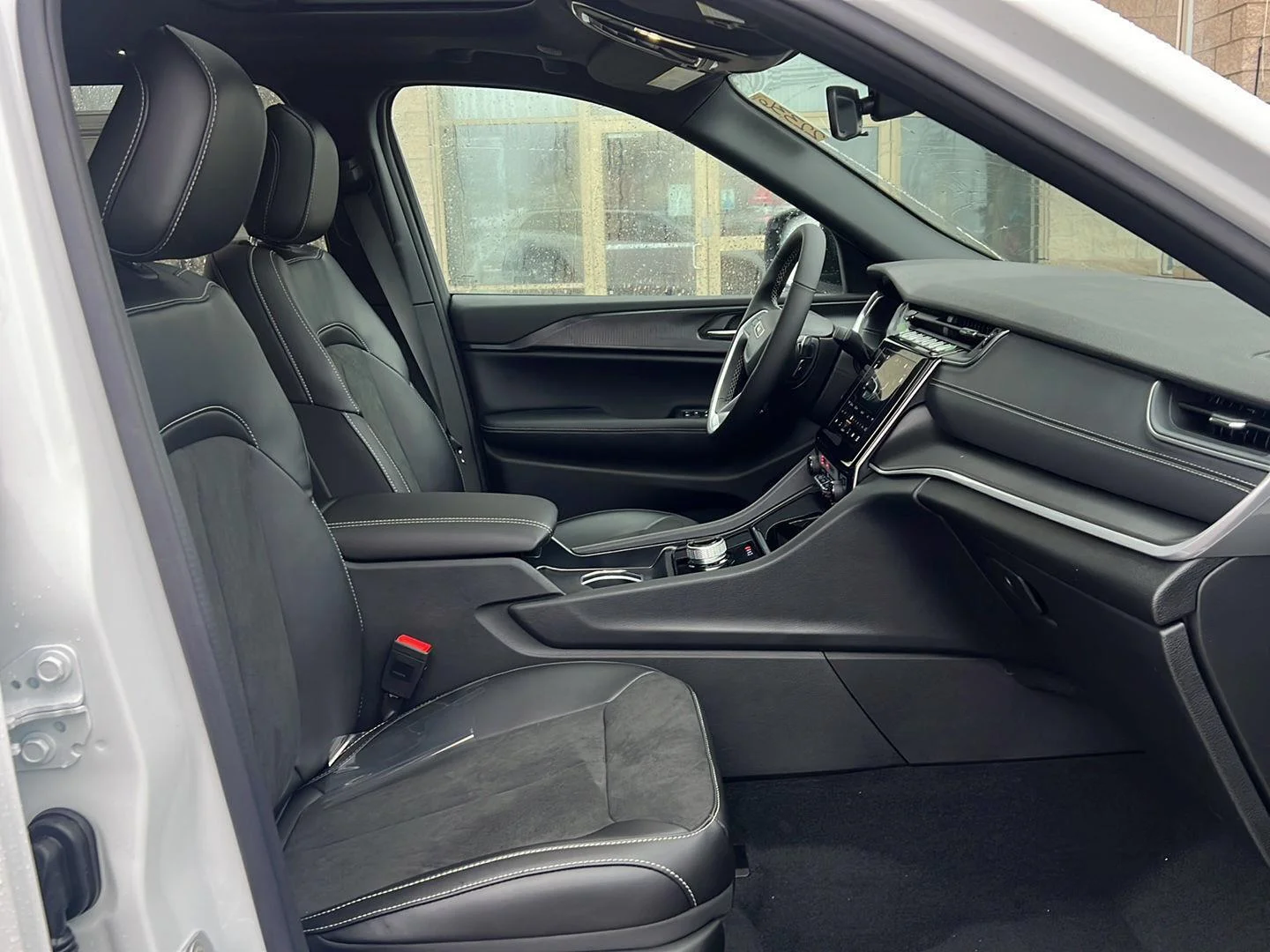New 2025 Bright White Clearcoat Jeep Altitude X image 22