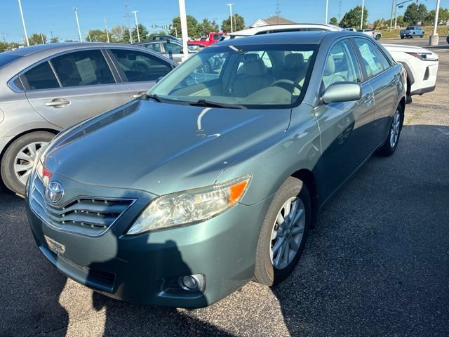 Used 2011 Aloe Green Metallic Toyota LE image 5