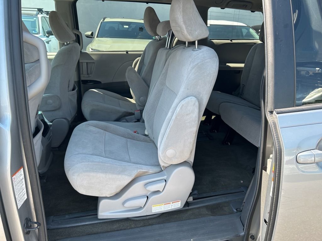 Used 2016 Silver Toyota LE image 16