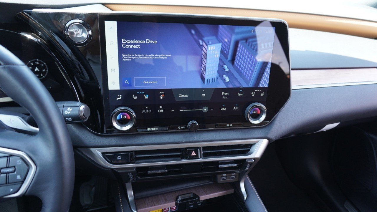 Used 2025 White Lexus RX 350 Premium image 16