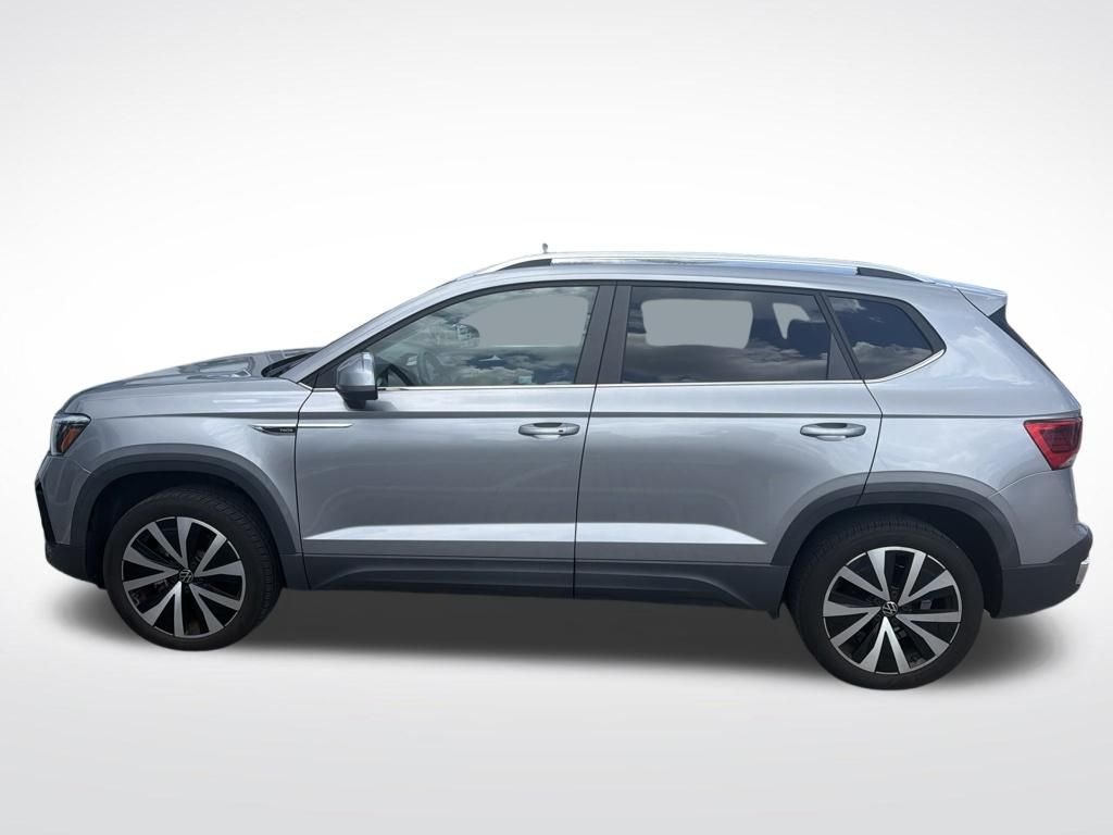 Certified Used 2022  Volkswagen 1.5T SE image 4