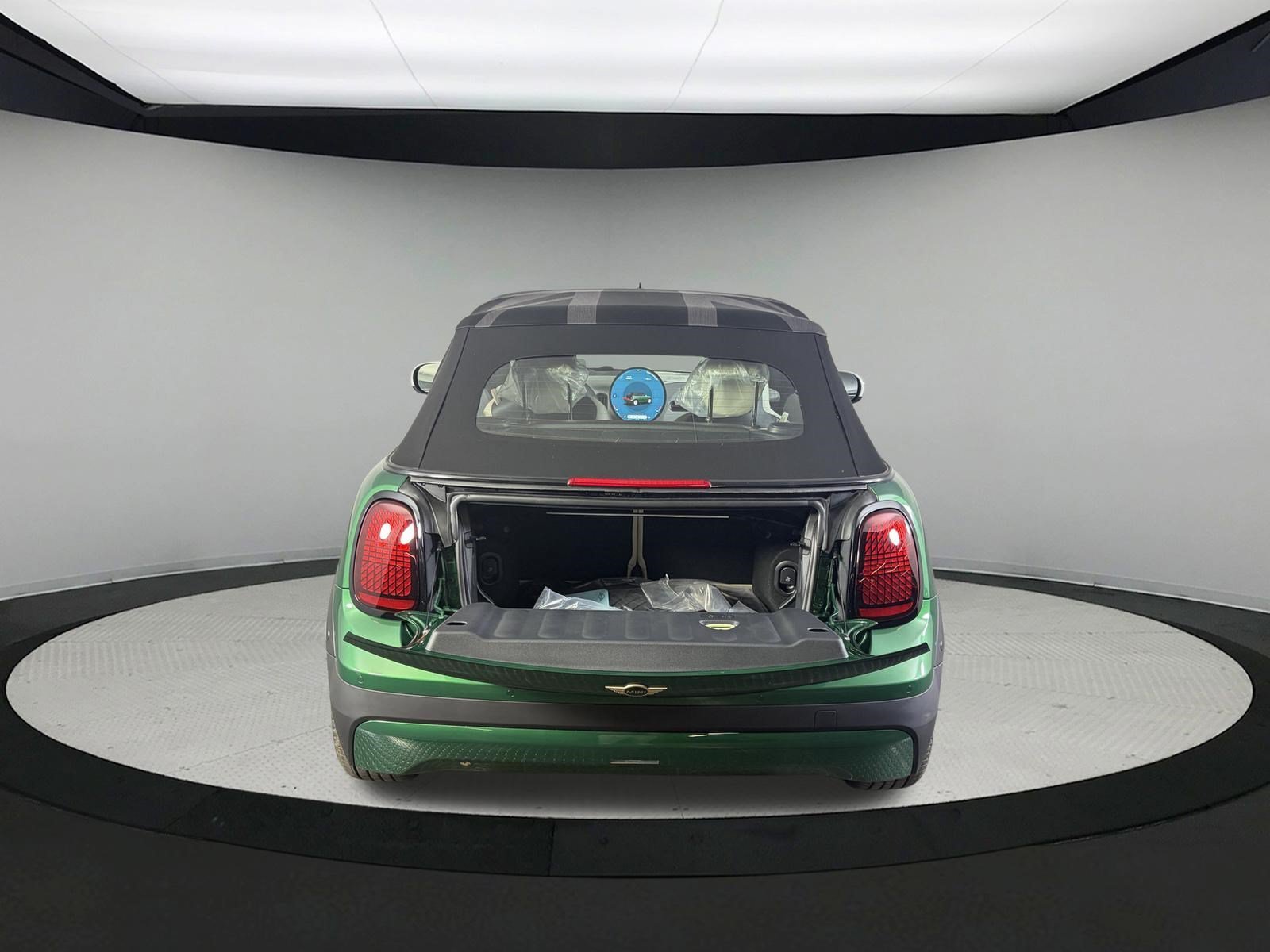New 2026 British Racing Green IV Metallic MINI Iconic image 9
