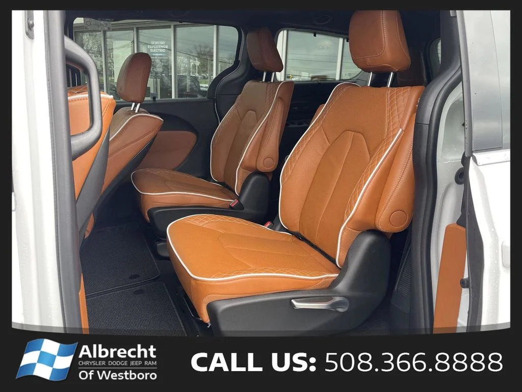 New 2026 Bright White Clear-Coat Exterior Paint Chrysler Pinnacle image 12