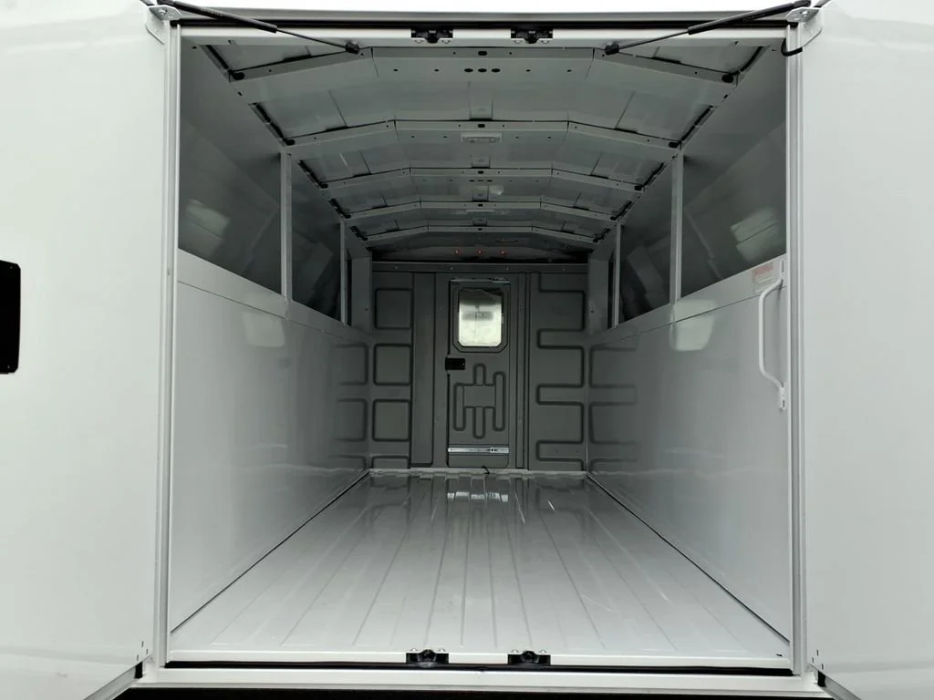 New 2025 Summit White Chevrolet 1WT image 7
