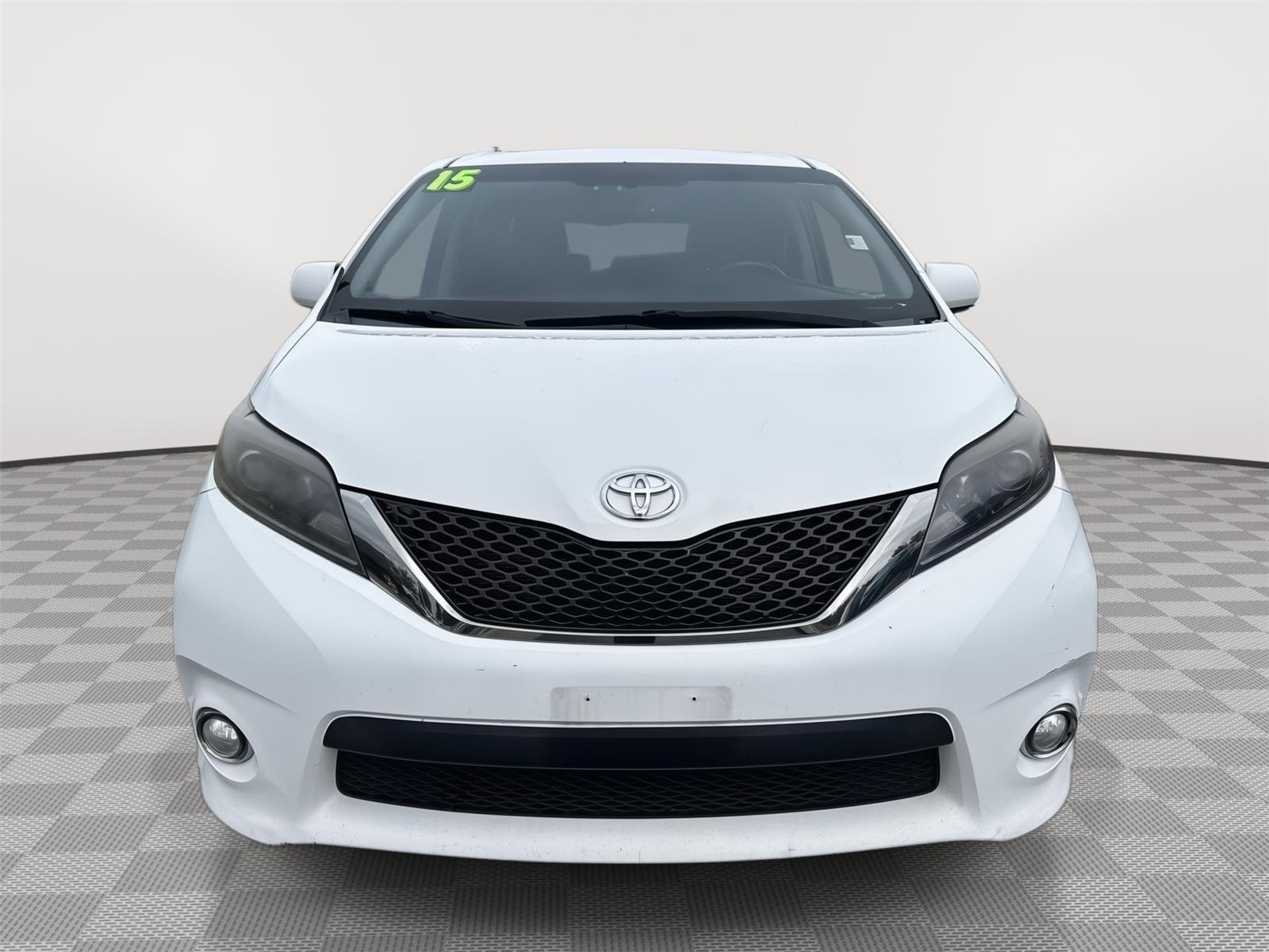 Used 2015 Super White Toyota SE Premium image 9