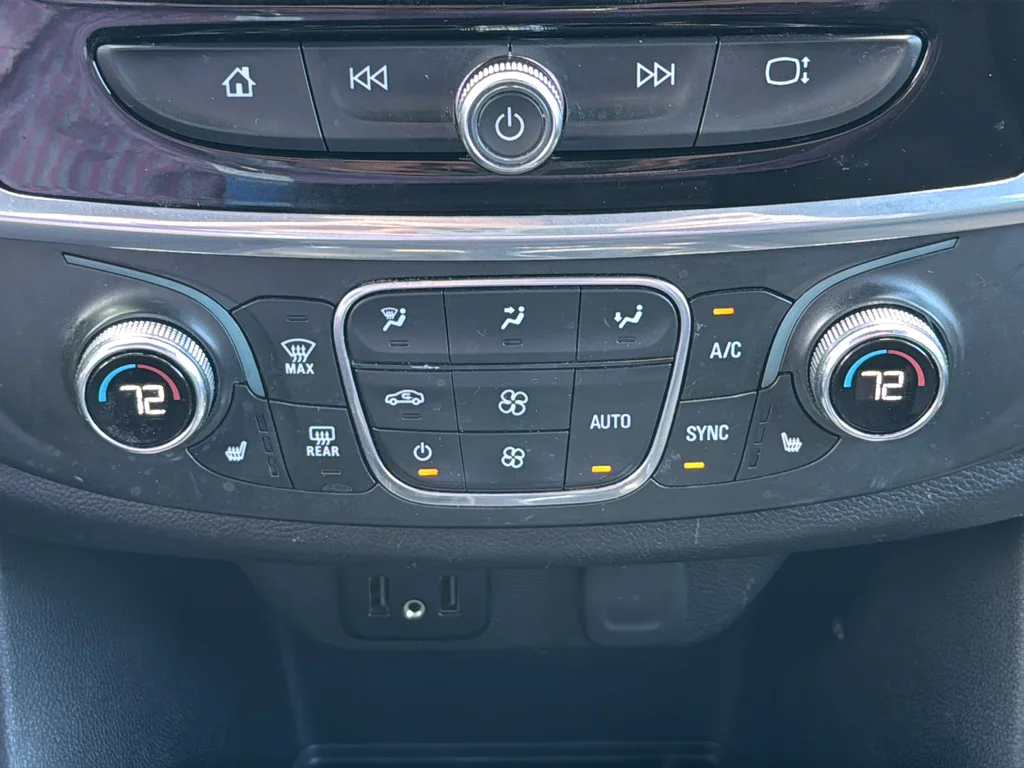 Used 2022 White Chevrolet LT image 18
