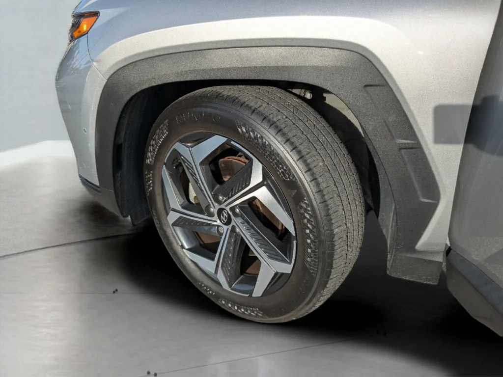 Used 2022 Silver Hyundai Limited image 33